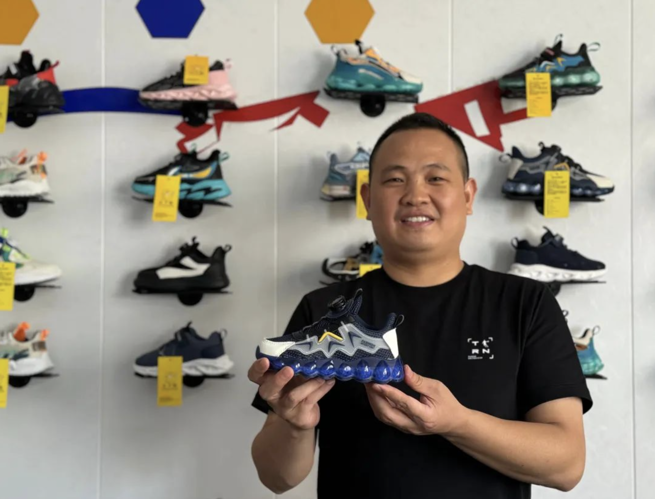 童鞋品牌太子熊创始人陈洪火和他的爆款旋转扣鞋