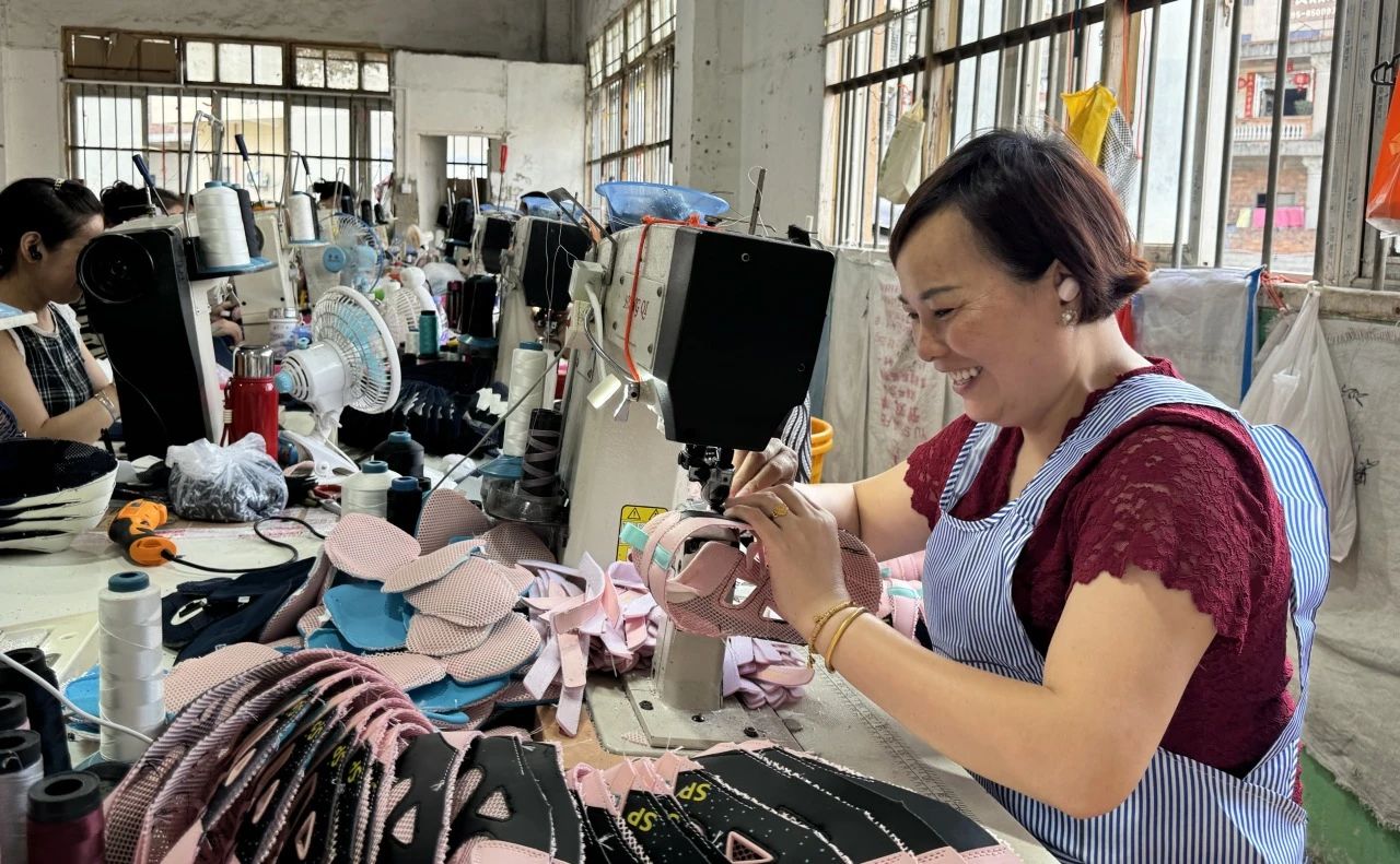 目前，陈洪火的工厂有60余人